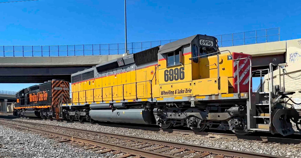 WE 6996 helping shove the empties back to the Wheeling.